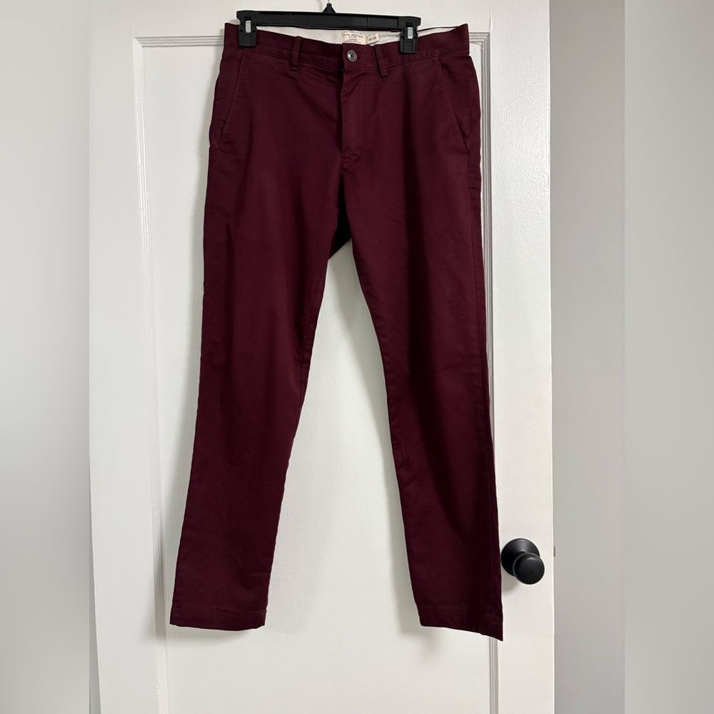 Men’s Club Monaco Chino Pants W30/L30 maroon wine Bordeaux color